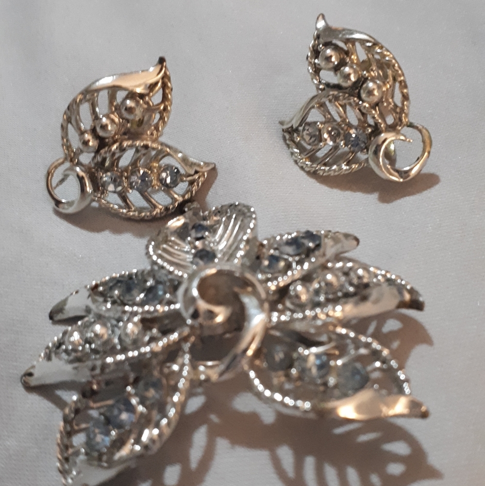 Vintage brooch and screwback earring set